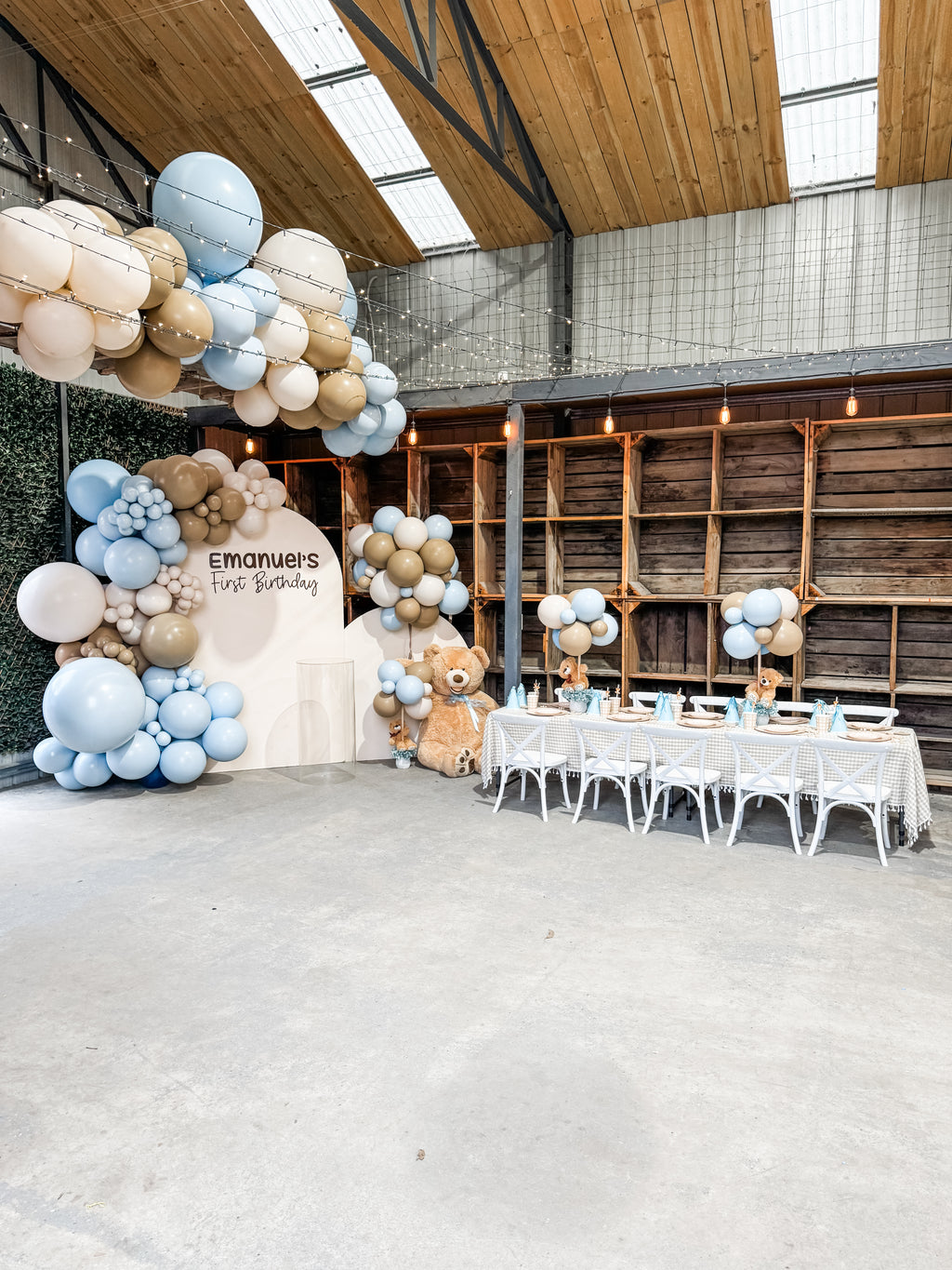 Themed Balloon Centrepiece