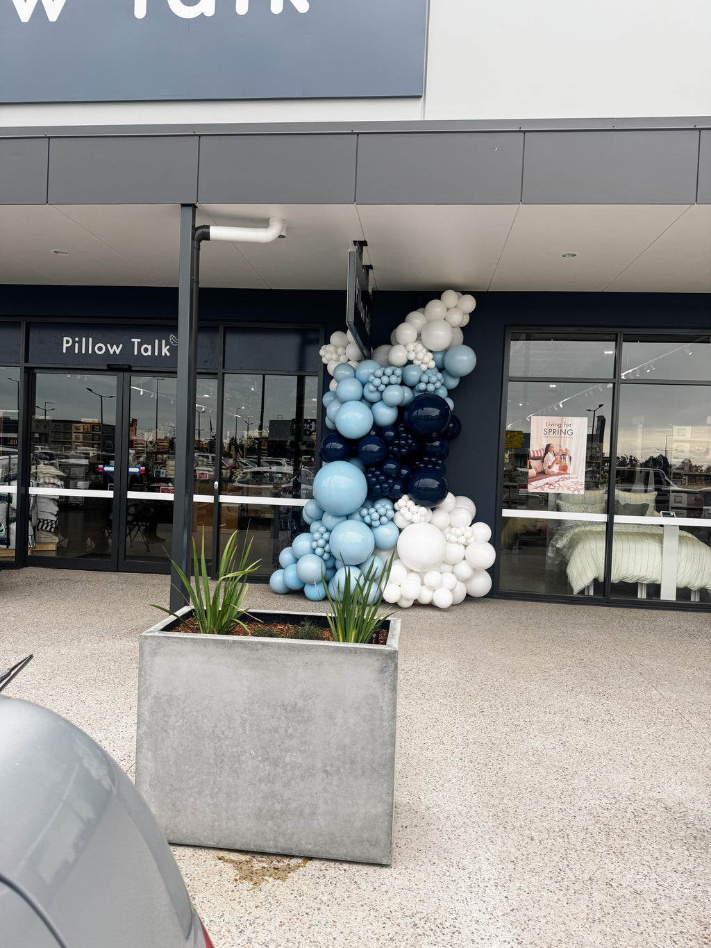 GRAND ENTRANCE BALLOON INSTALLATIONS FOR CORPORATE EVENTS