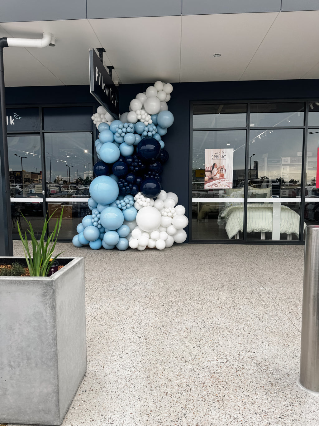 GRAND ENTRANCE BALLOON INSTALLATIONS FOR CORPORATE EVENTS