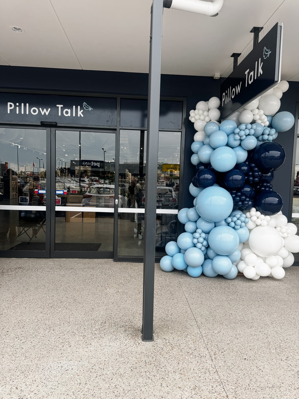 GRAND ENTRANCE BALLOON INSTALLATIONS FOR CORPORATE EVENTS
